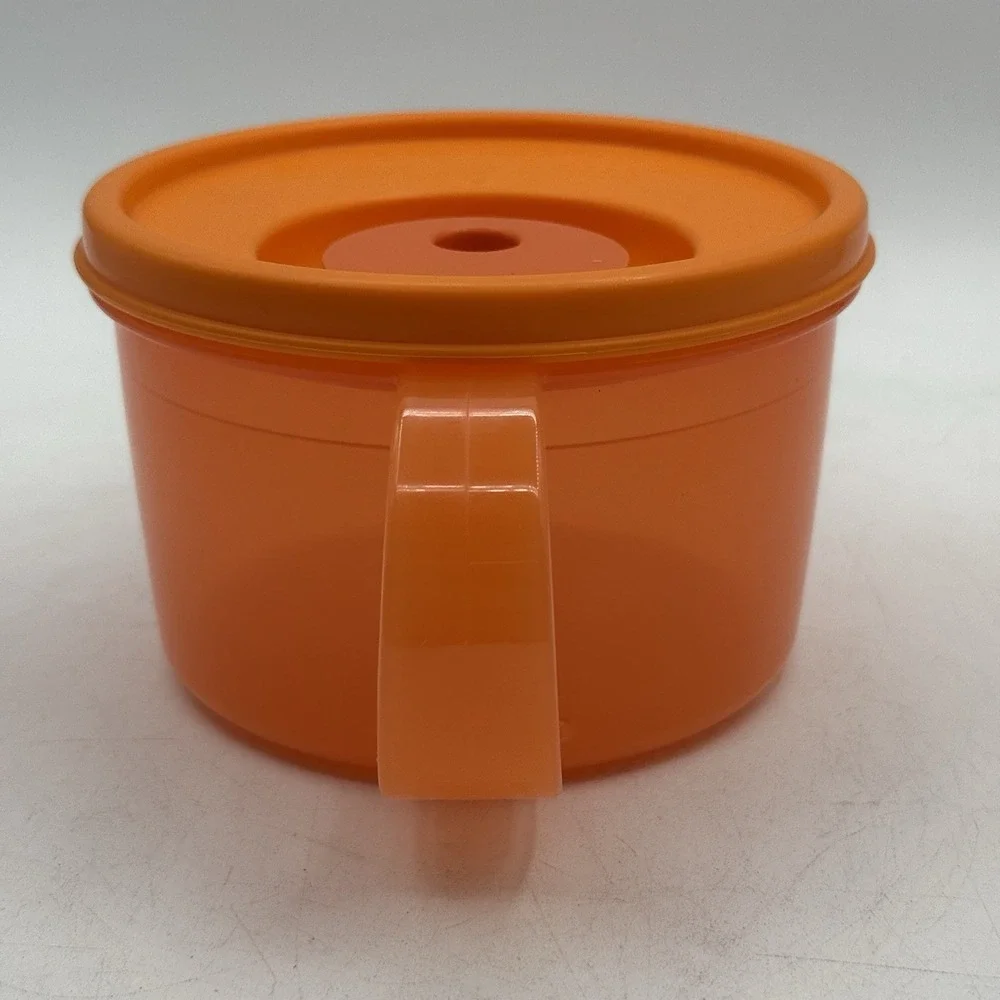 Tupperware 3155A-1 Microwavable 16 oz Soup Mug W/Vented Spout Lid -‎ Orange